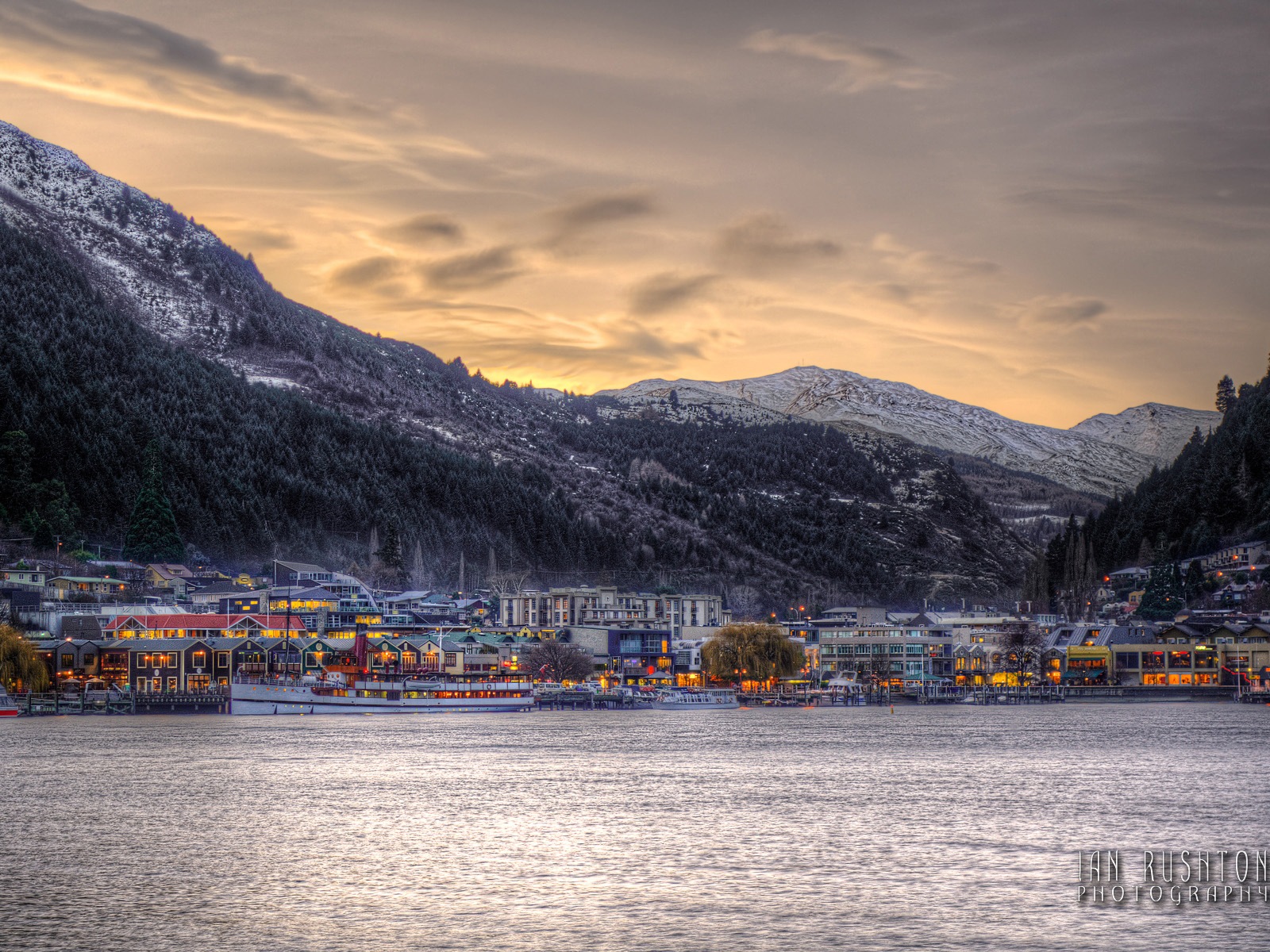 Windows 8 Theme Wallpaper: Queenstown, New Zealand #2 - 1600x1200