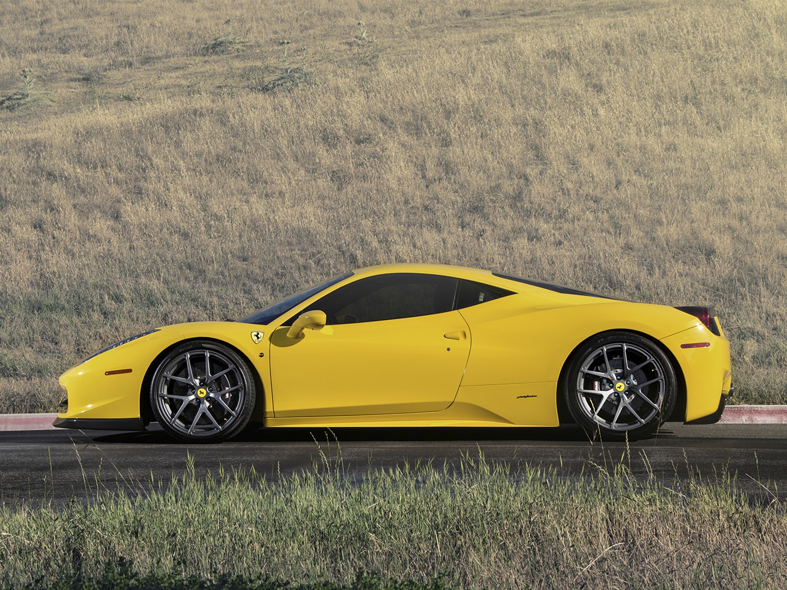 2013 Ferrari 458 Italia with 458-V 法拉利 高清壁纸8 - 1600x1200