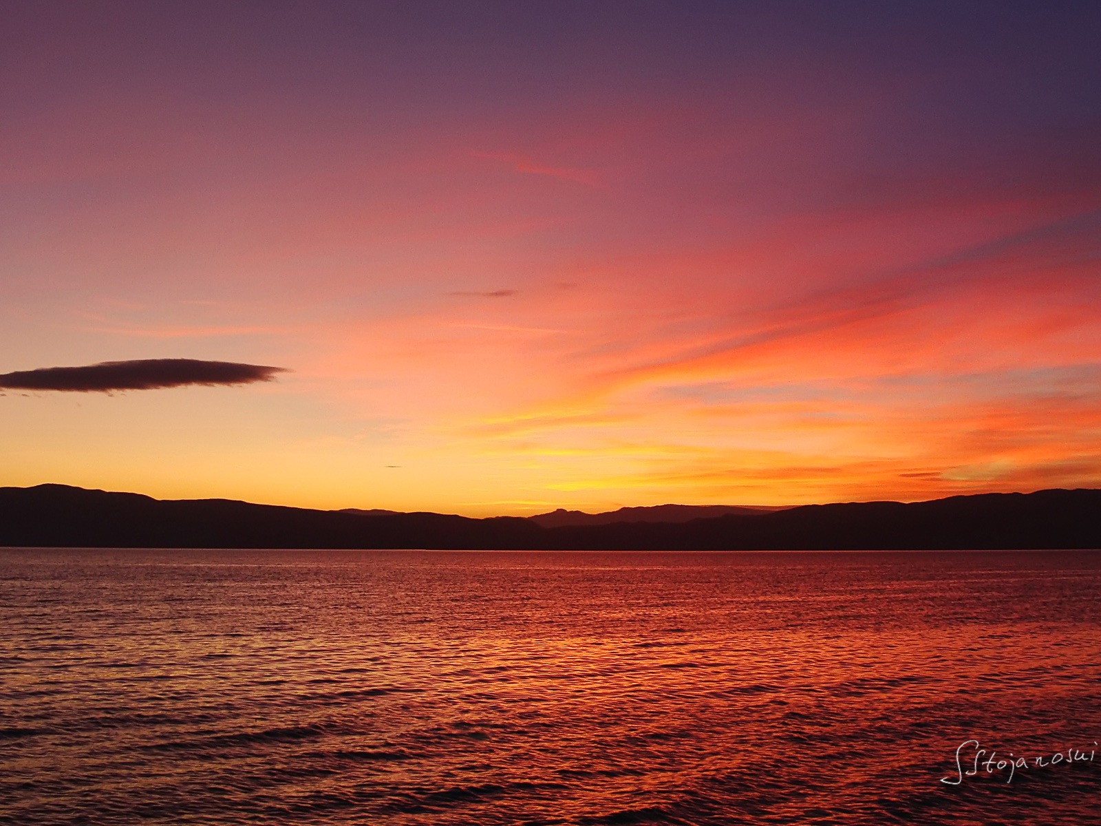 Après le coucher du soleil, le lac d'Ohrid, fonds d'écran Windows 8 thème HD #12 - 1600x1200
