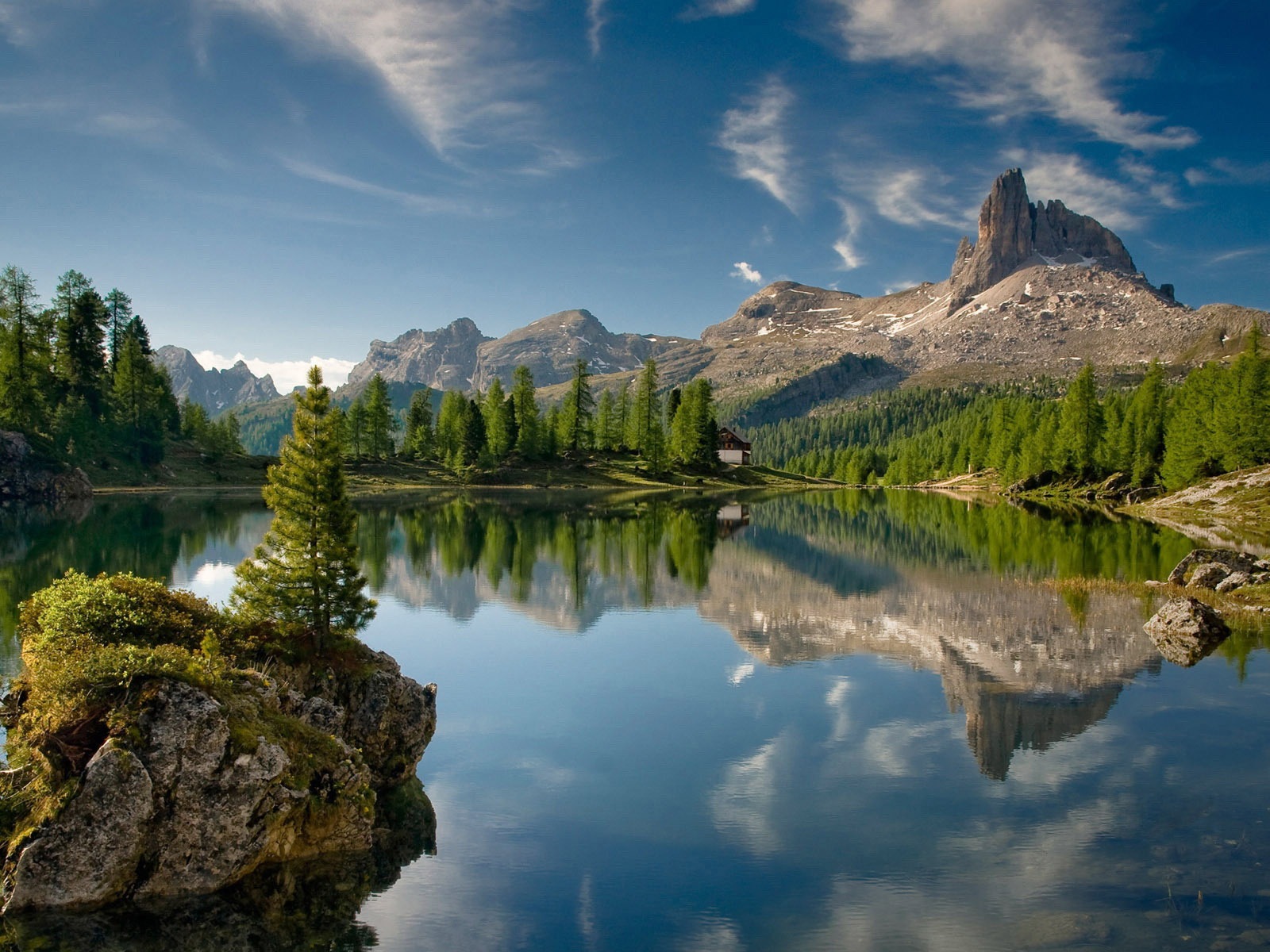Volcanic lake landscape HD wallpapers #11 - 1600x1200