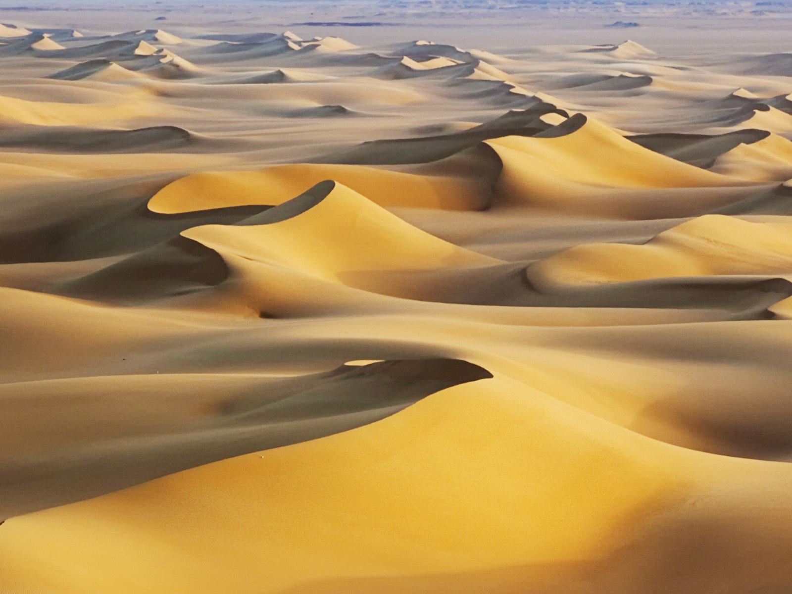 Teplé a vyprahlé pouště, Windows 8 panoramatické, širokoúhlé tapety #4 - 1600x1200