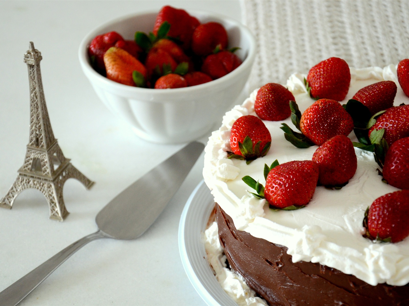 Delicious strawberry cake HD wallpapers #6 - 1600x1200