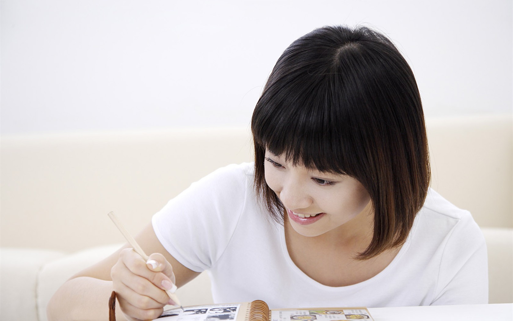 Modern woman's life wallpaper (1) #1 - 1680x1050