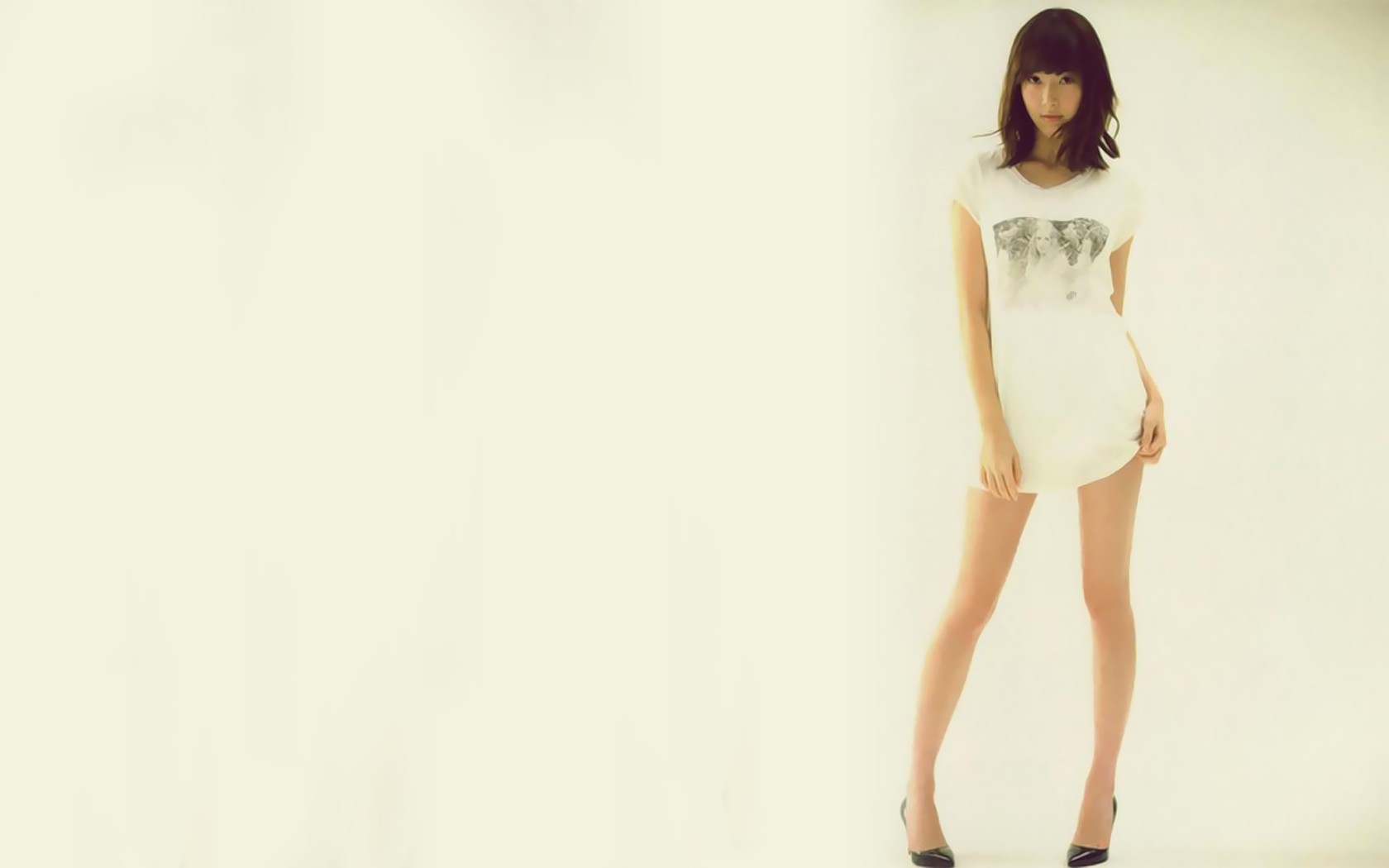 Pretty Beauty wallpaper #41 - 1680x1050