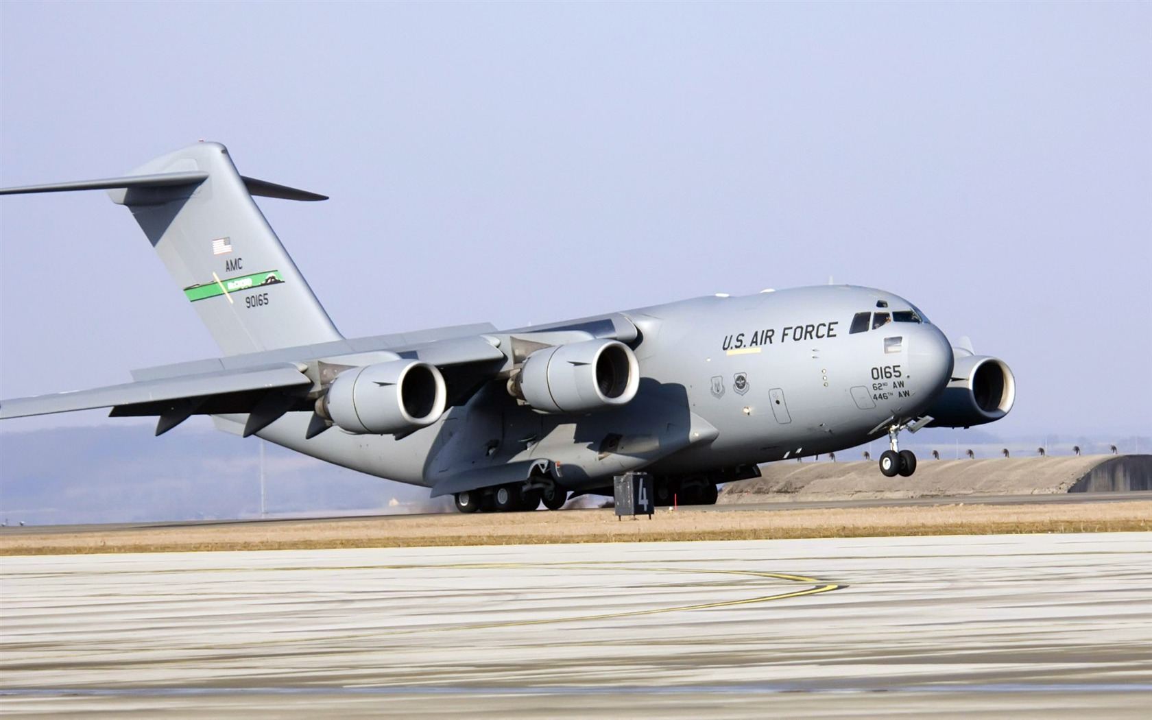 El avión militar de fondo de pantalla #8 - 1680x1050