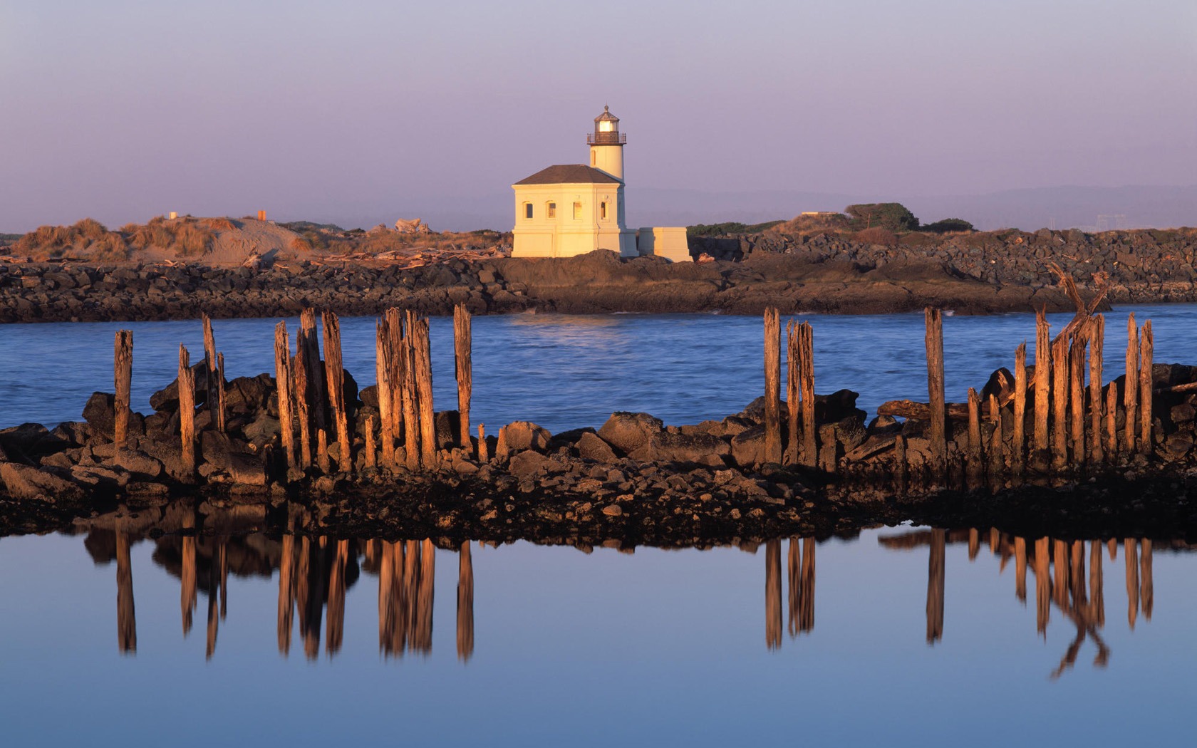 Coastal Lighthouse HD Wallpaper #30 - 1680x1050