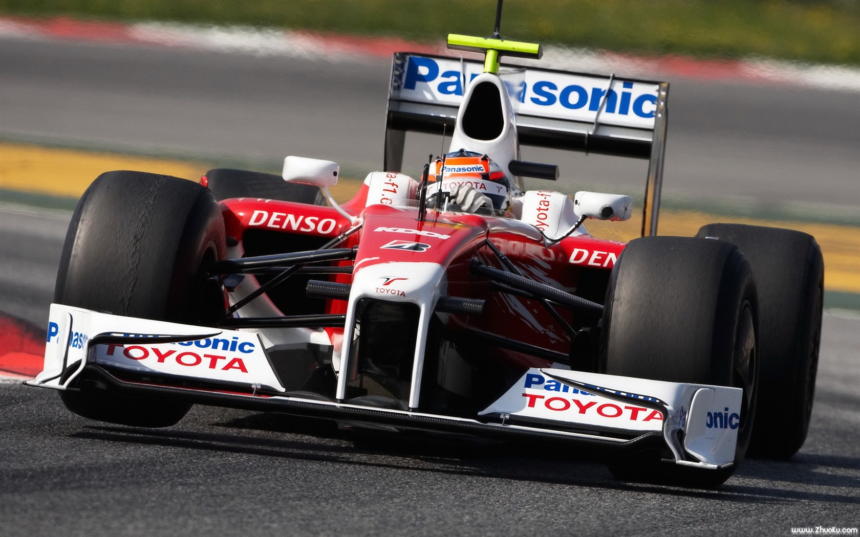 Toyota TF109 2009 F1 Car wallpaper #7 - 1680x1050