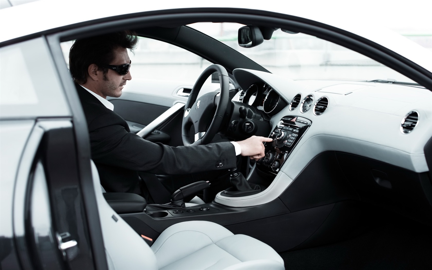 2010 Peugeot RCZ 308 tapet #24 - 1680x1050