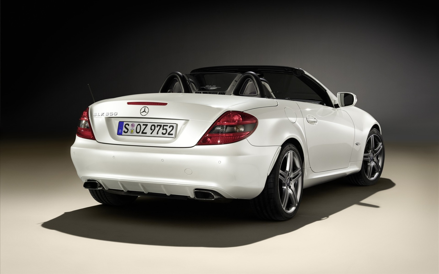 Widescreen Wallpaper Collection luxury car #5 - 1680x1050