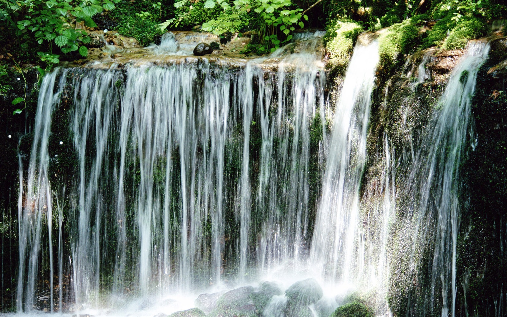 Vodopád toky HD Tapety na plochu #3 - 1680x1050