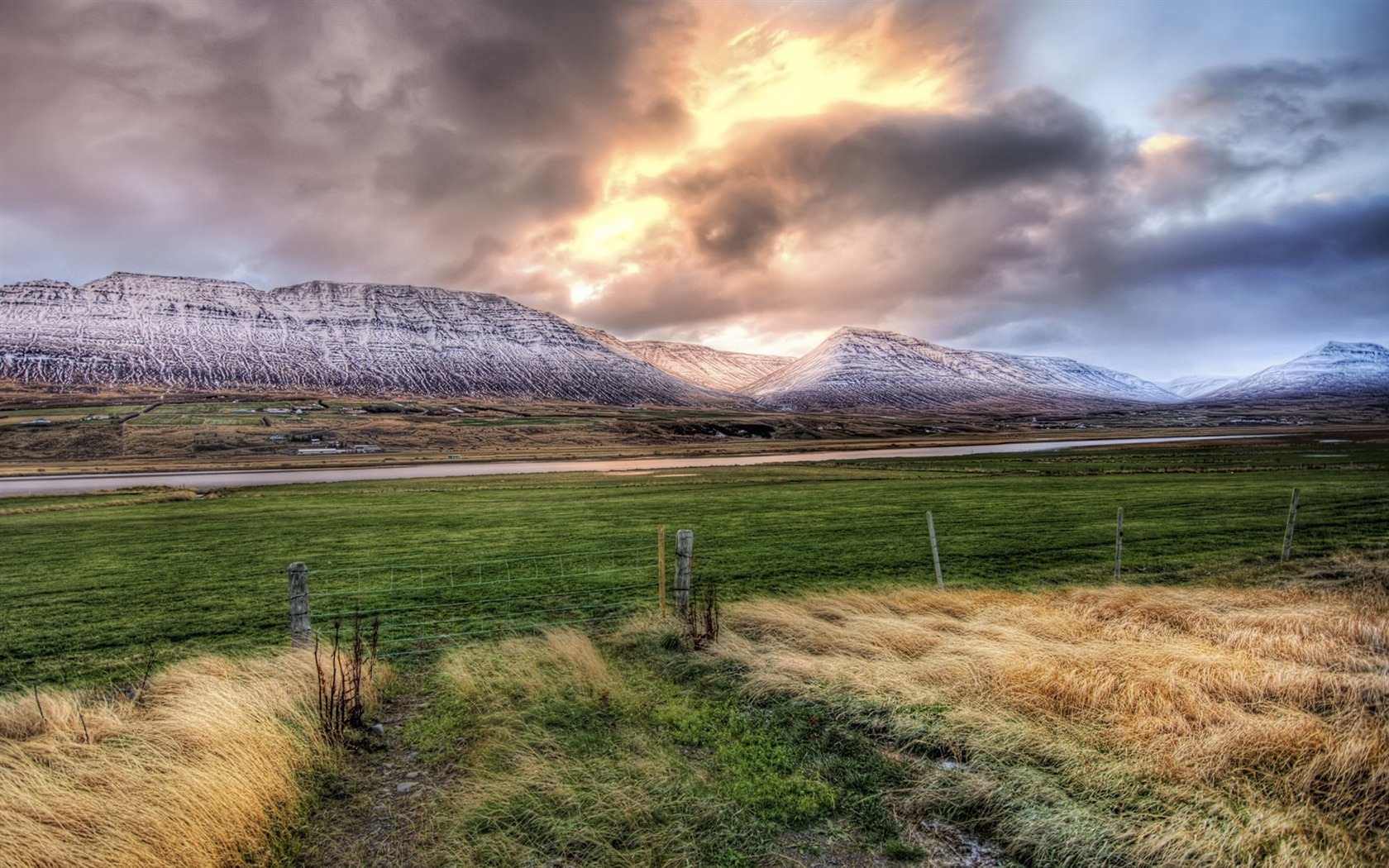 Icelandic scenery HD Wallpaper (1) #7 - 1680x1050
