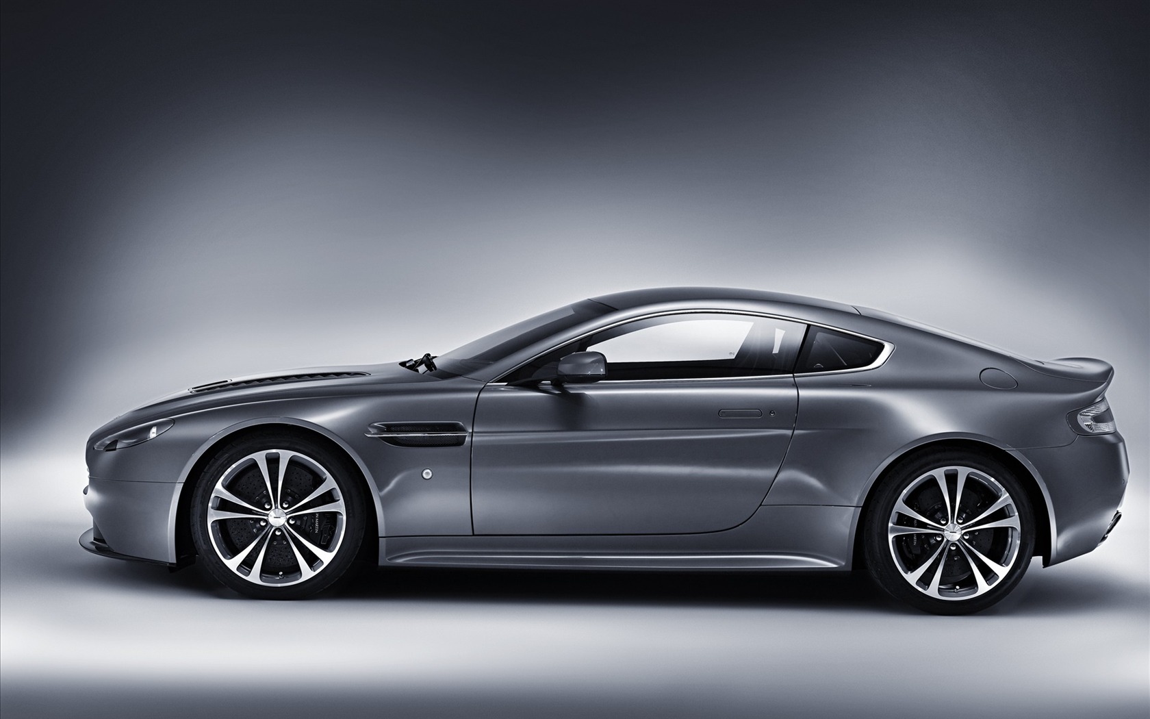Aston Martin 阿斯頓·馬丁 壁紙(四) #10 - 1680x1050