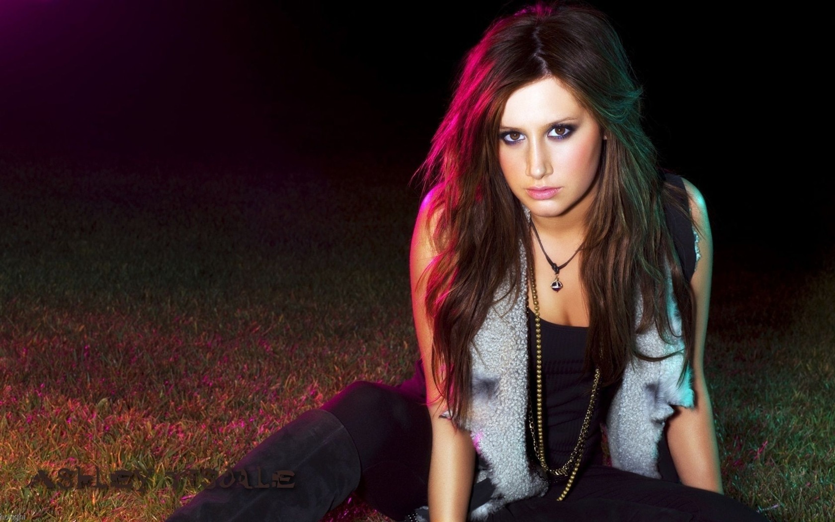 Ashley Tisdale krásné tapety (1) #35 - 1680x1050