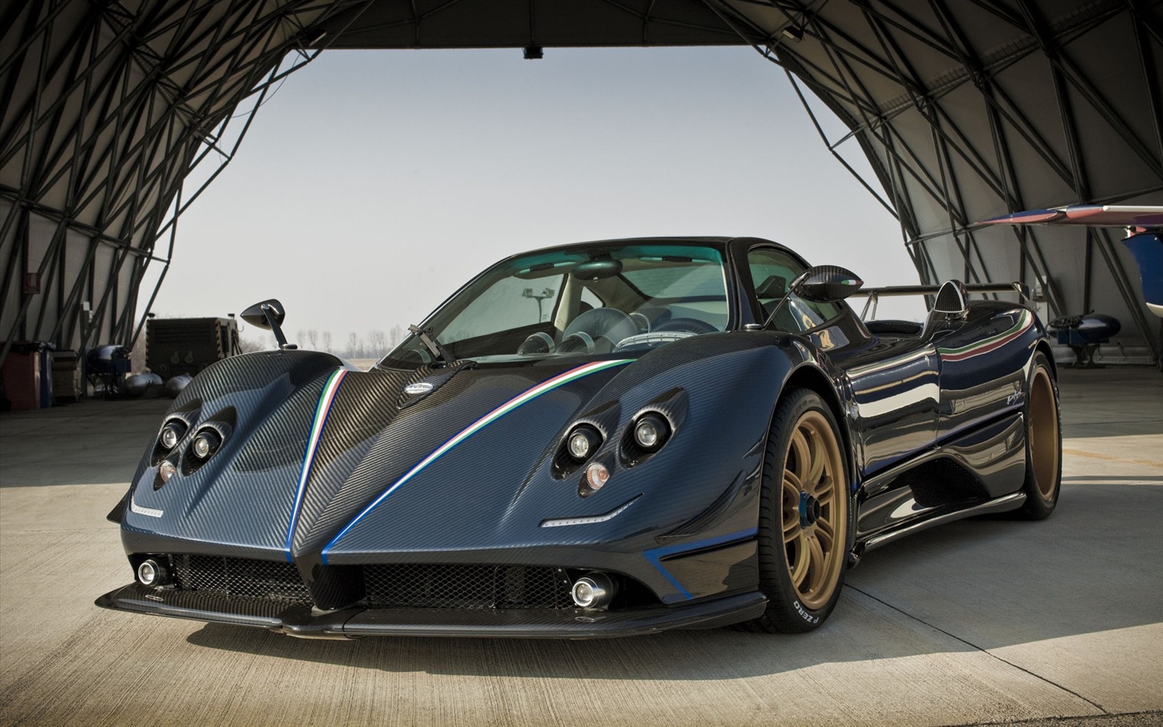 Pagani vozy širokoúhlé tapety #1 - 1680x1050