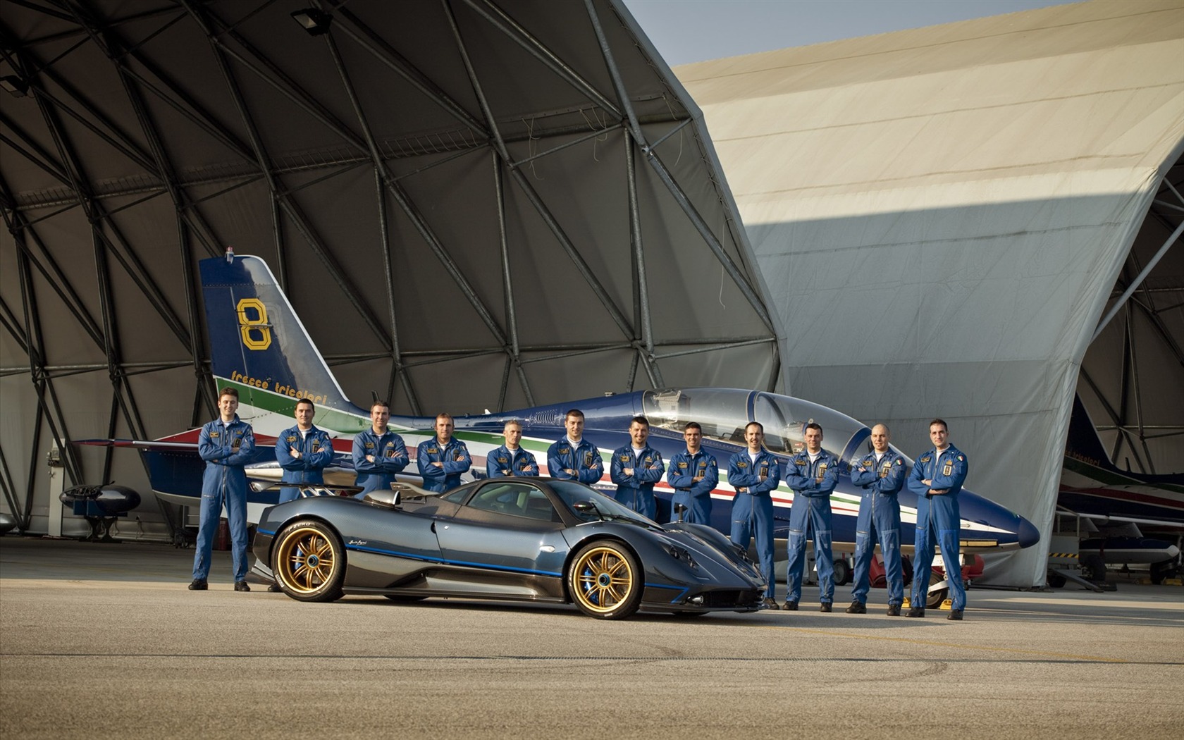 Pagani vozy širokoúhlé tapety #3 - 1680x1050