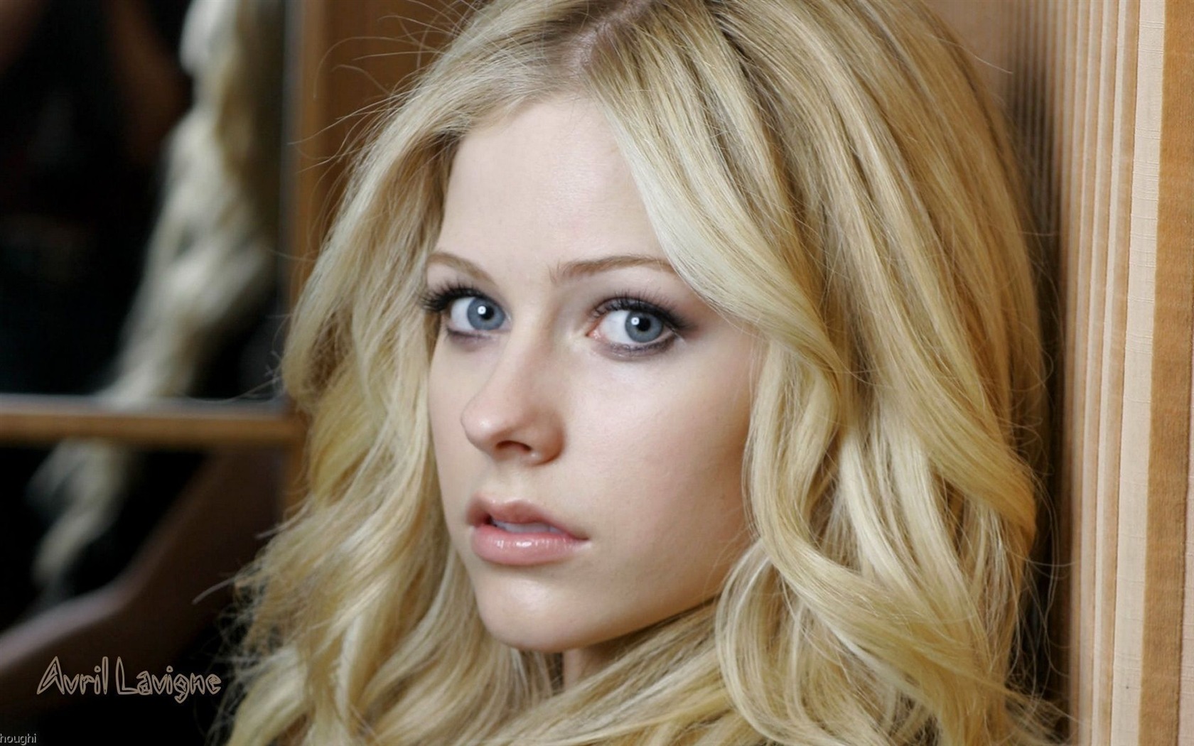 Avril Lavigne 艾薇儿·拉维妮 美女壁纸10 - 1680x1050