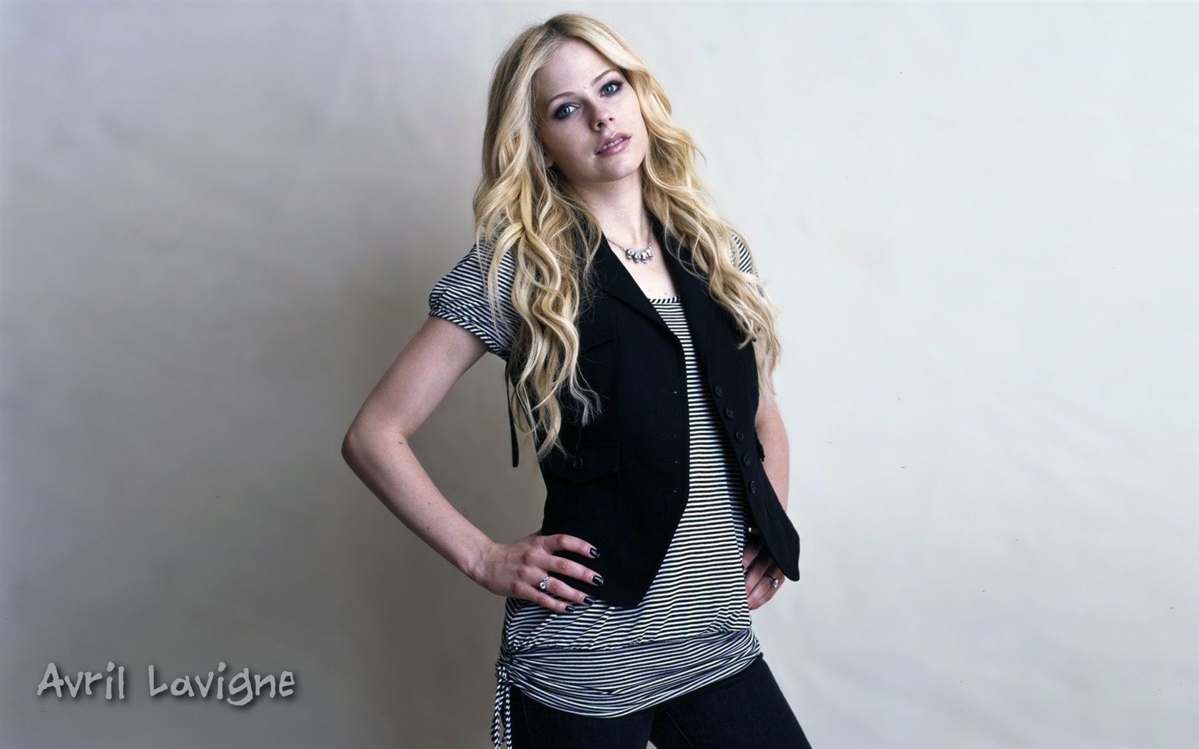 Avril Lavigne 艾薇儿·拉维妮 美女壁纸15 - 1680x1050