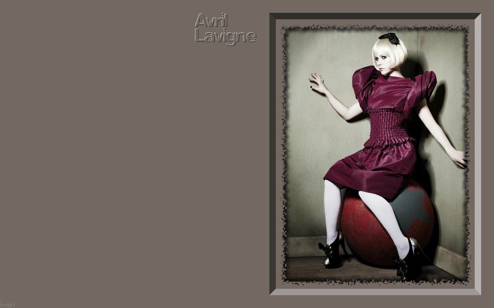 Avril Lavigne 艾薇儿·拉维妮 美女壁纸26 - 1680x1050