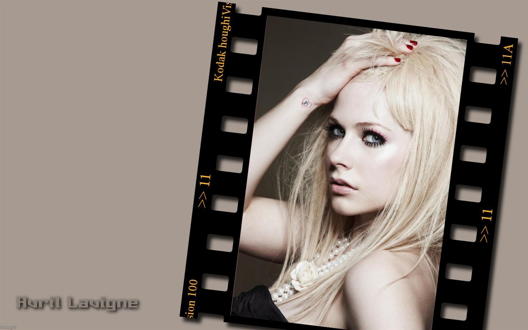 Avril Lavigne krásnou tapetu #29 - 1680x1050