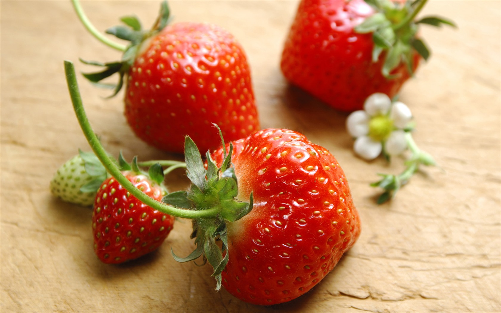 HD wallpaper fresh strawberries #2 - 1680x1050