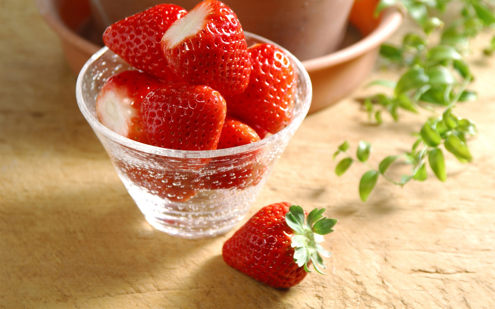 HD wallpaper fresh strawberries #8 - 1680x1050