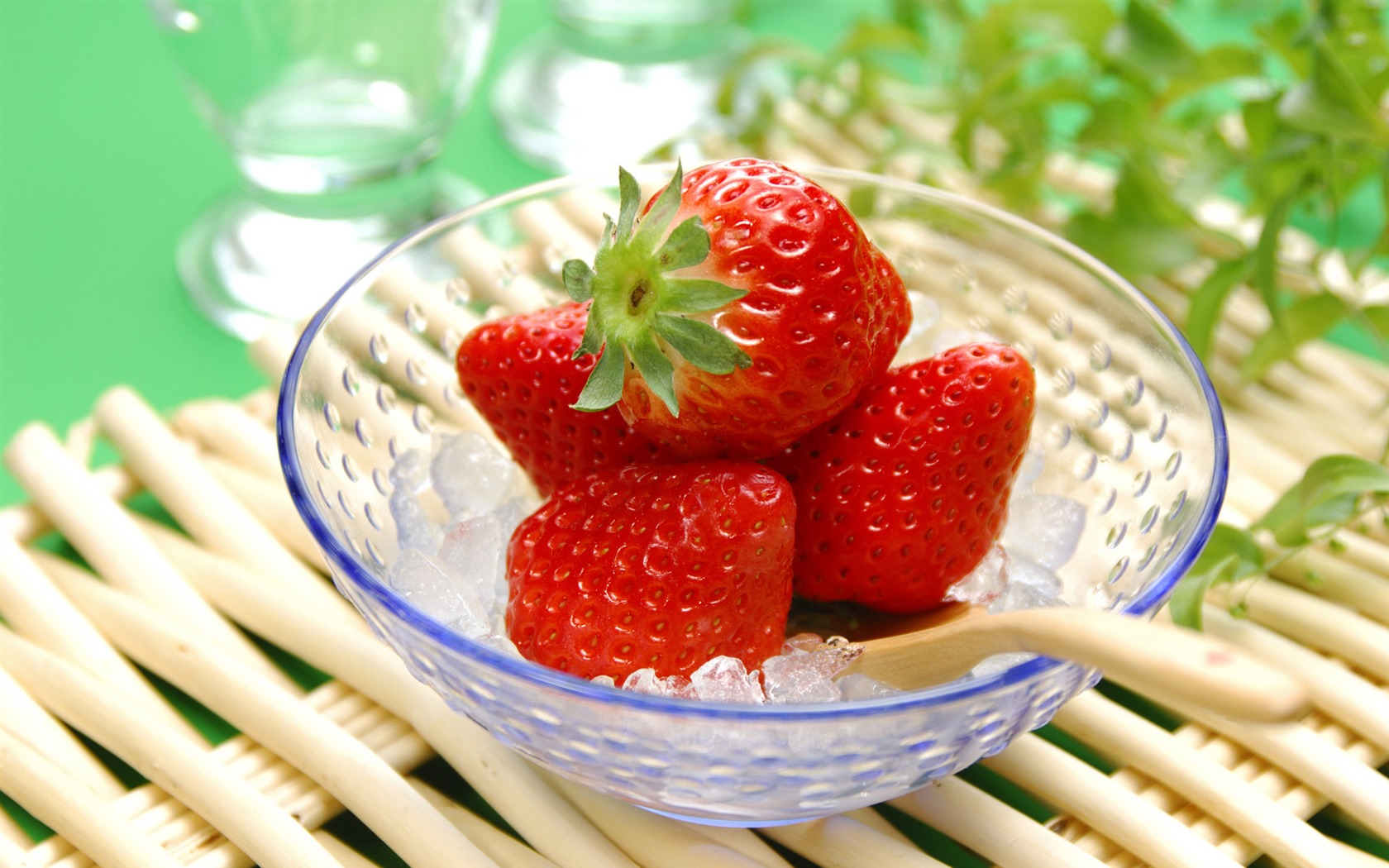 HD wallpaper fresh strawberries #10 - 1680x1050
