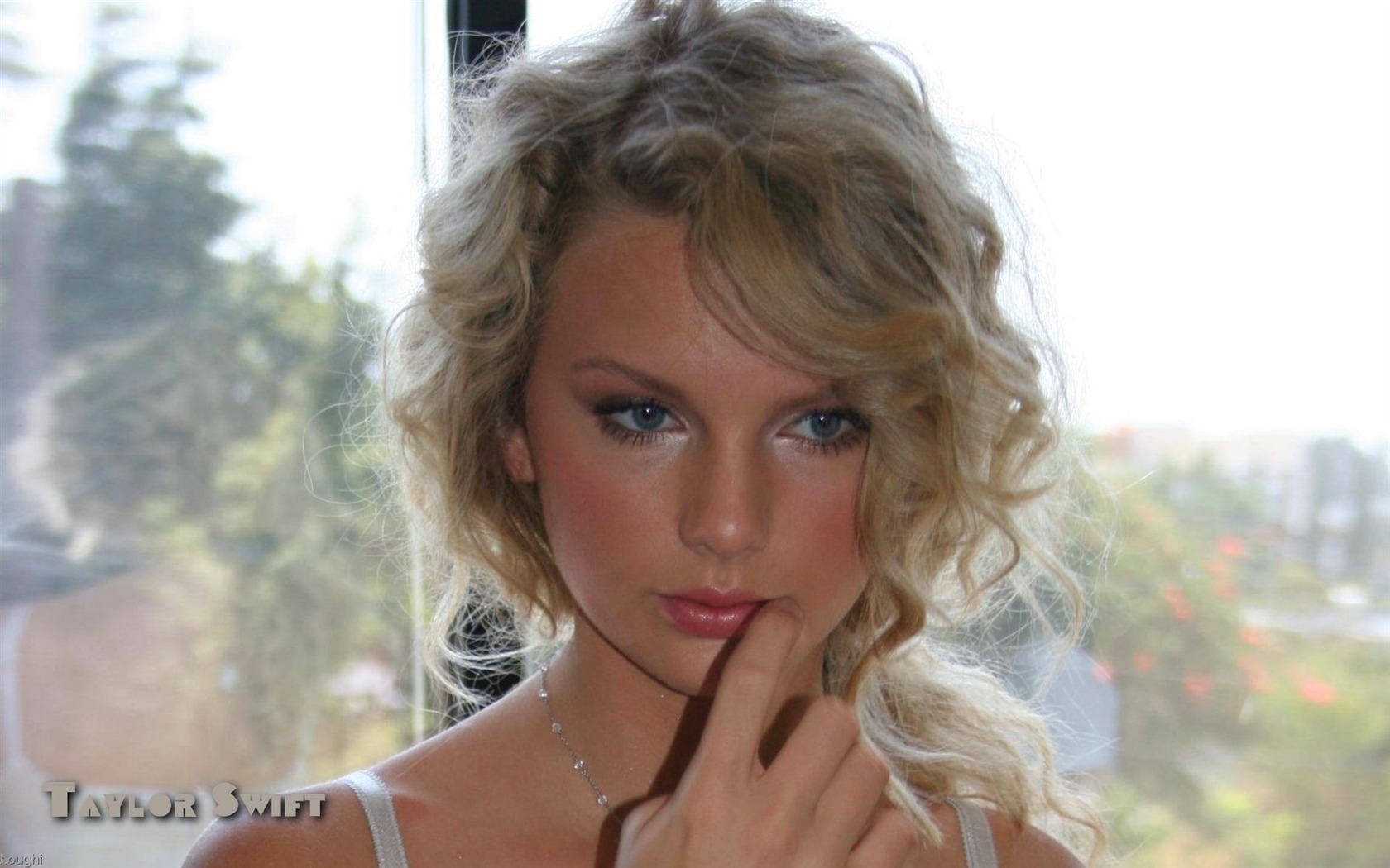 Taylor Swift hermoso fondo de pantalla #32 - 1680x1050
