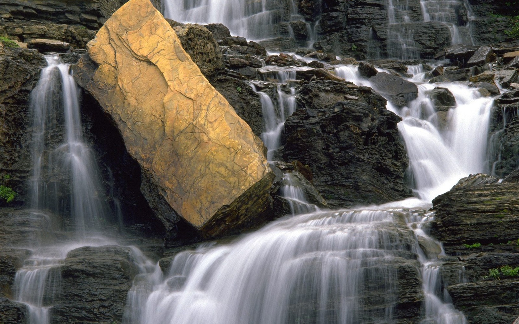 Waterfall streams wallpaper (5) #20 - 1680x1050