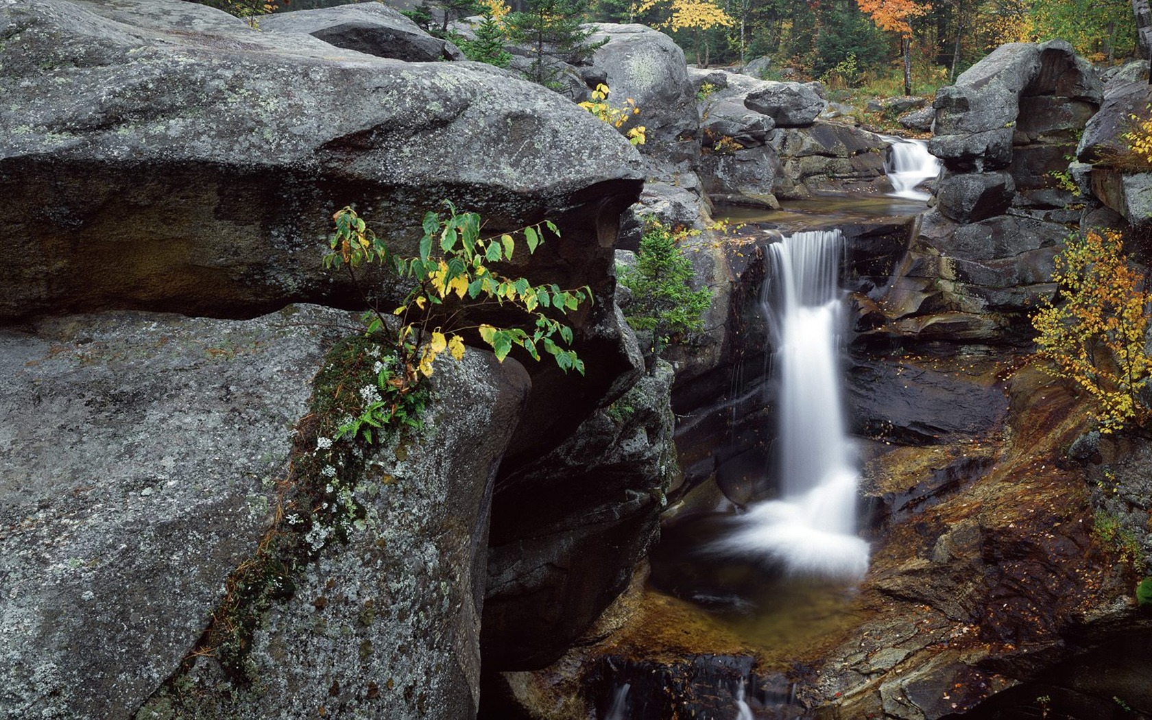 Waterfall streams wallpaper (7) #17 - 1680x1050