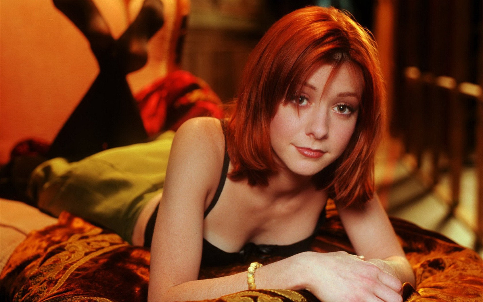 Alyson Hannigan beautiful wallpaper #20 - 1680x1050