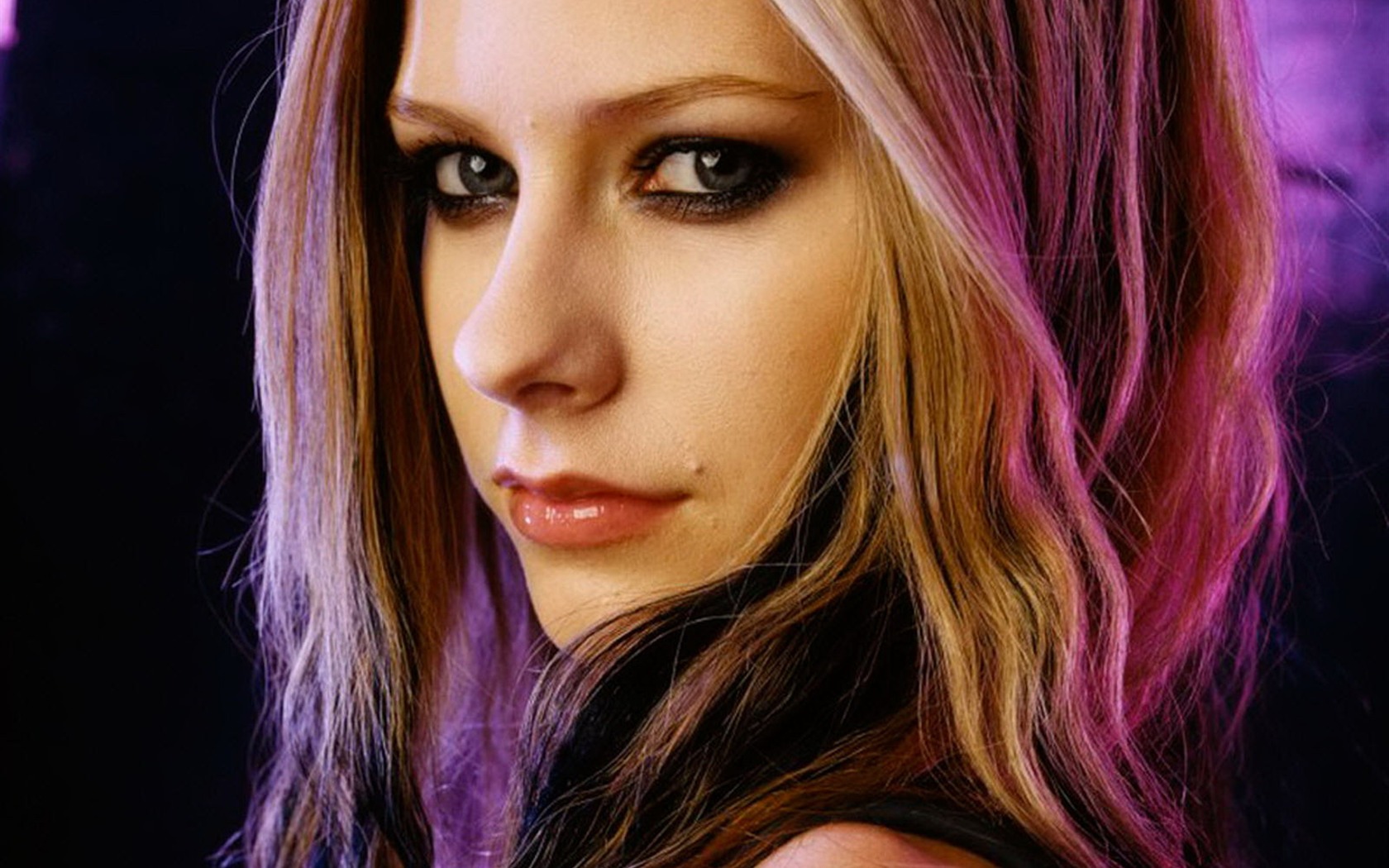 Avril Lavigne krásnou tapetu (3) #25 - 1680x1050