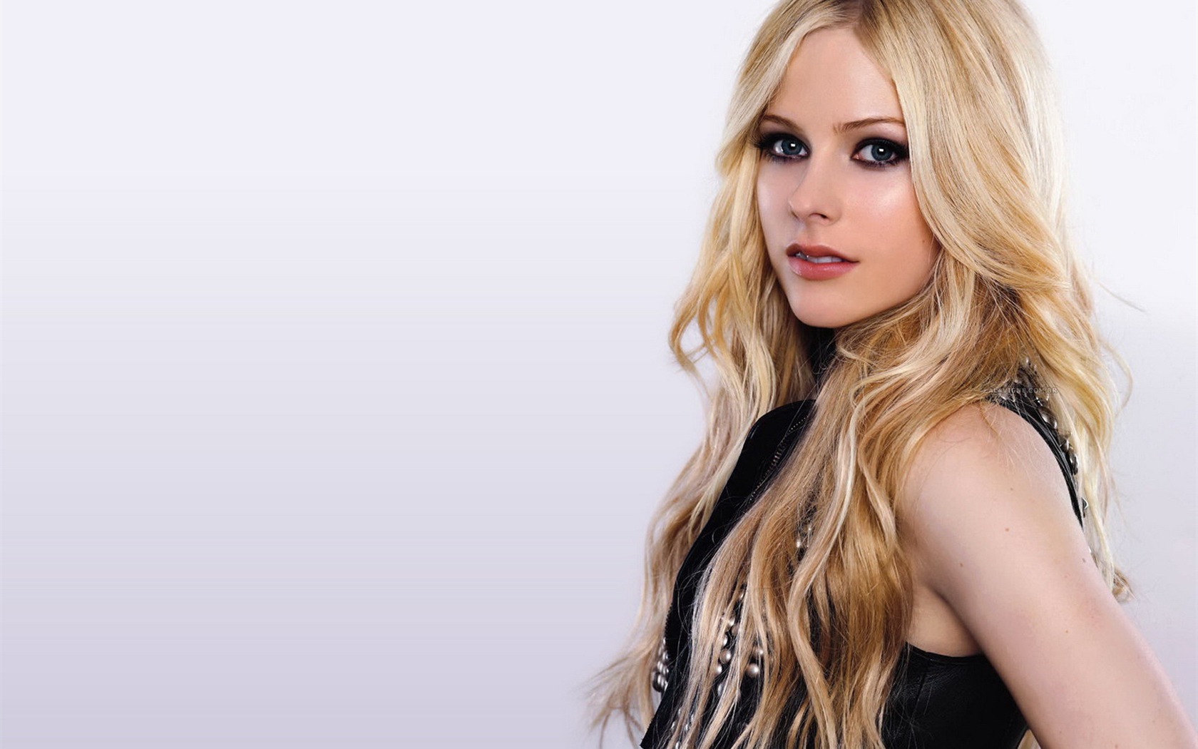 Avril Lavigne krásnou tapetu (3) #40 - 1680x1050