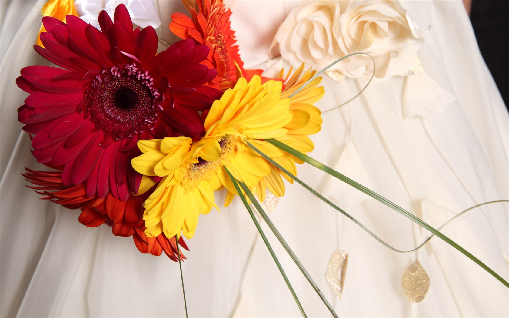 Weddings and Flowers wallpaper (2) #8 - 1680x1050