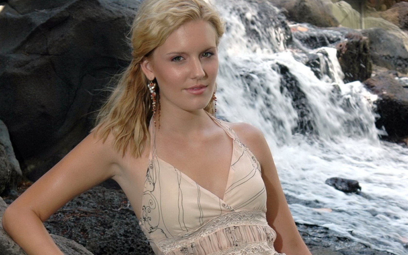Maggie Grace krásnou tapetu #11 - 1680x1050