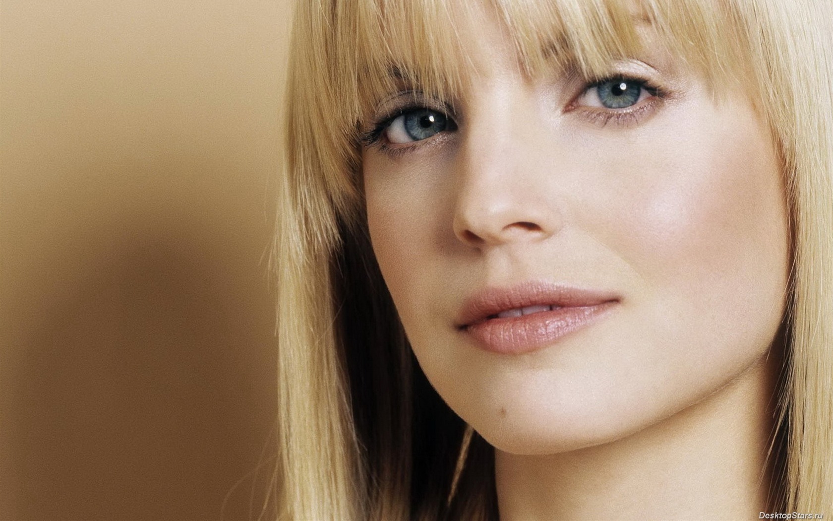 Mena Suvari beautiful wallpaper #41 - 1680x1050