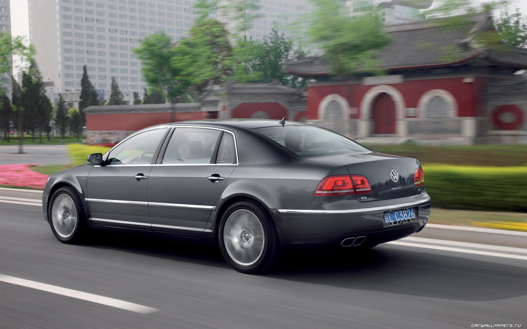 Volkswagen Phaeton W12 dlouhý rozvor - 2010 HD tapetu #2 - 1680x1050