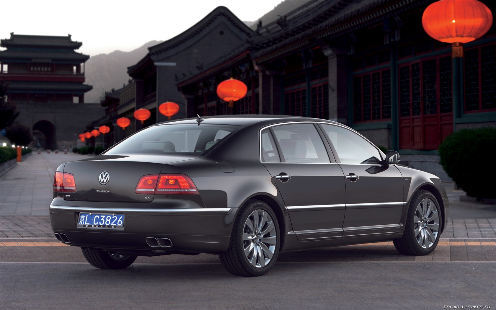 Volkswagen Phaeton W12 dlouhý rozvor - 2010 HD tapetu #6 - 1680x1050