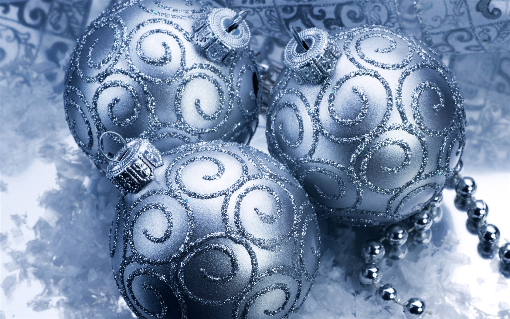 Christmas balls wallpaper (6) #4 - 1680x1050