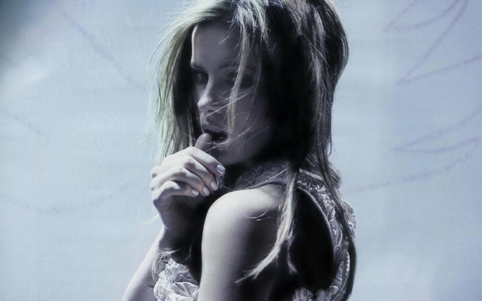 Kate Beckinsale krásnou tapetu (2) #8 - 1680x1050