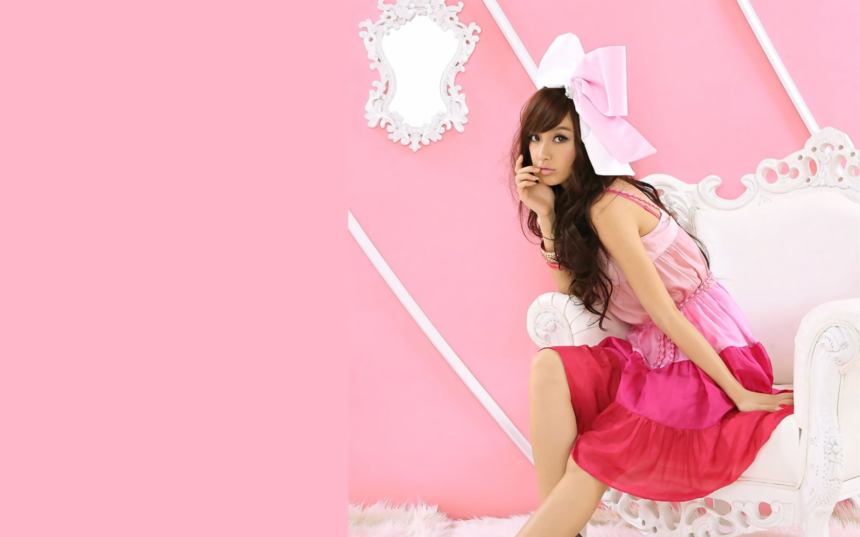 AngelaBaby Yang krásnou tapetu #4 - 1680x1050