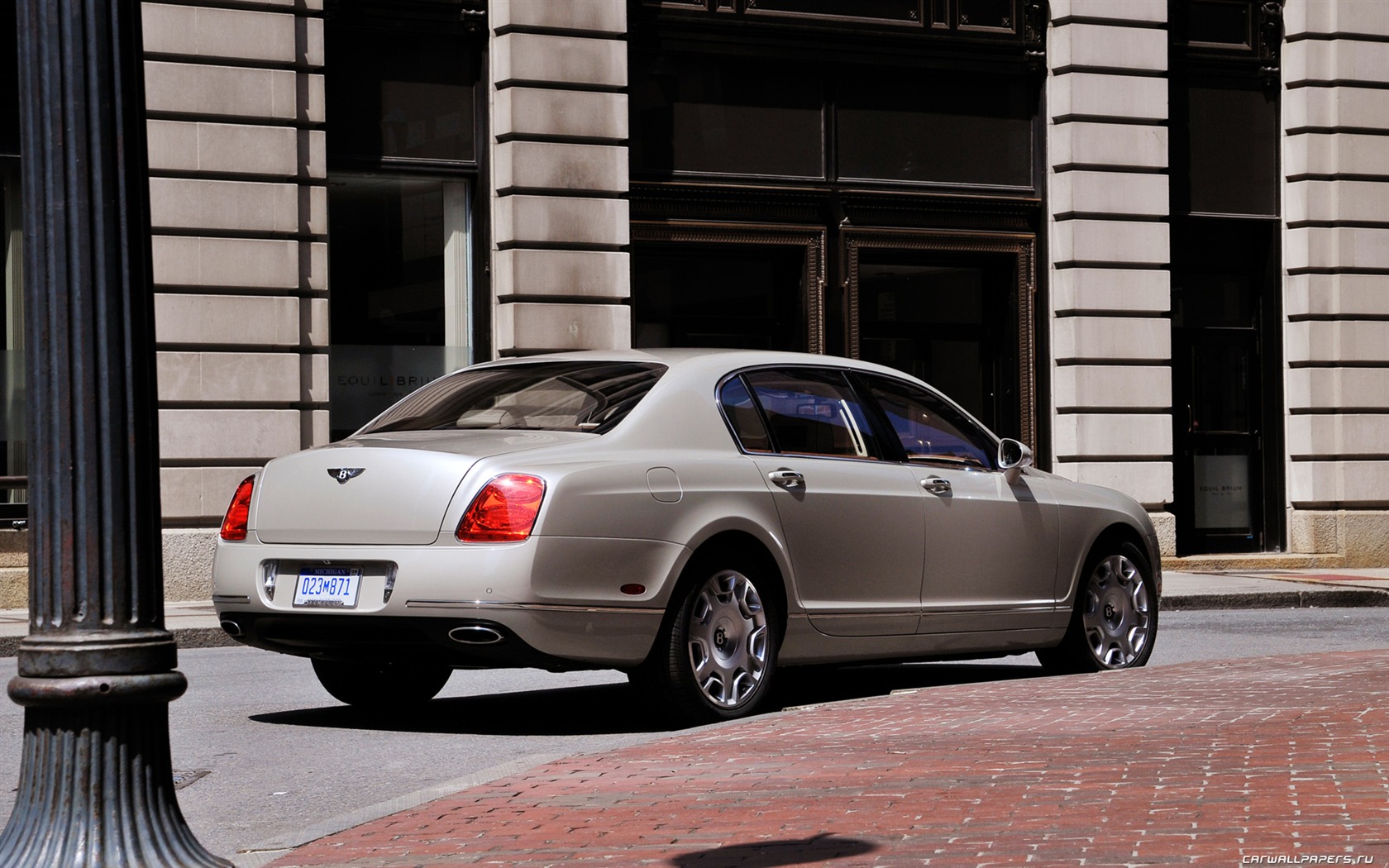 Bentley Continental Flying Spur - 2008 HD wallpaper #9 - 1680x1050