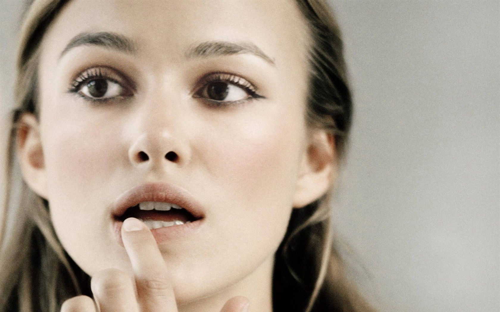 Keira Knightley beautiful wallpaper (3) #20 - 1680x1050