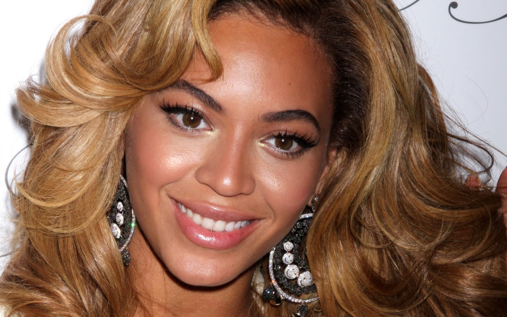 Beyonce Knowles beautiful wallpaper #36 - 1680x1050