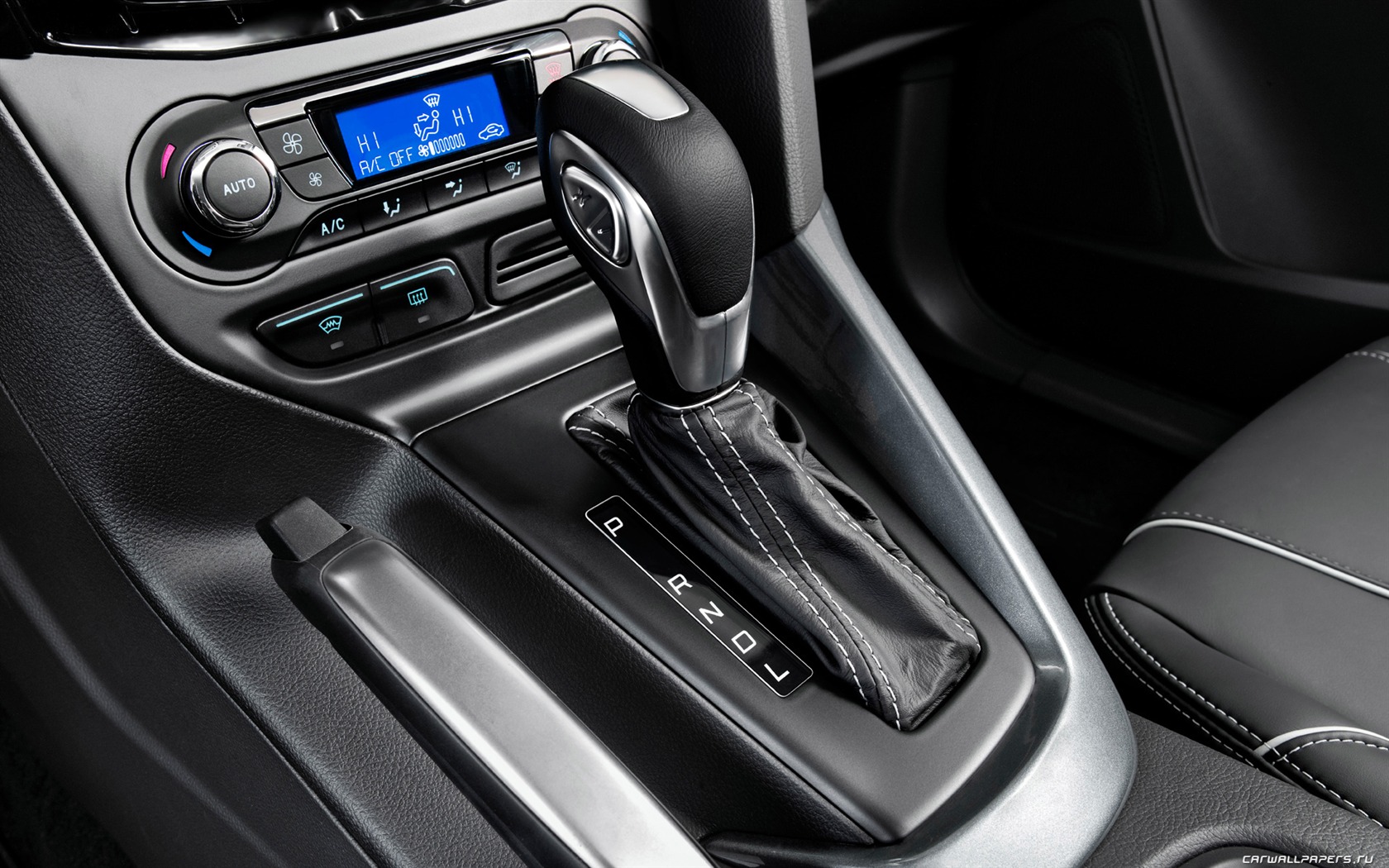 Ford Focus Hatchback 5-door - 2011 福特 #27 - 1680x1050