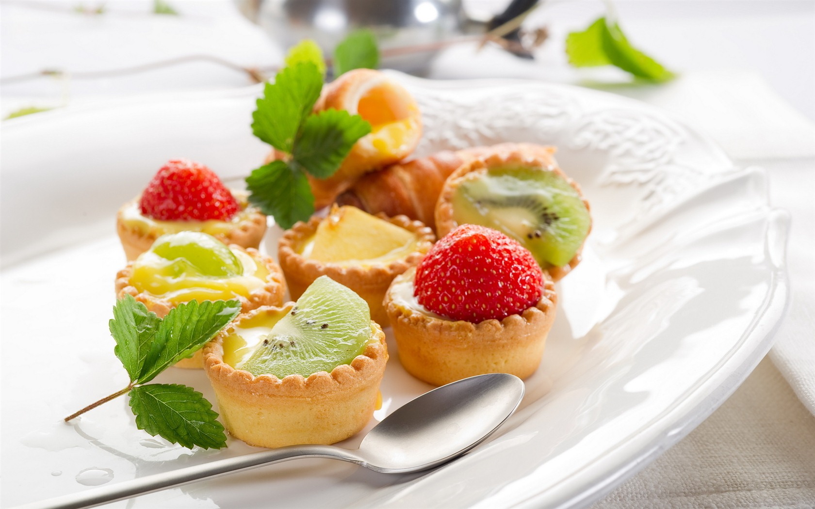 Rich and attractive gourmet desserts wallpapers #7 - 1680x1050