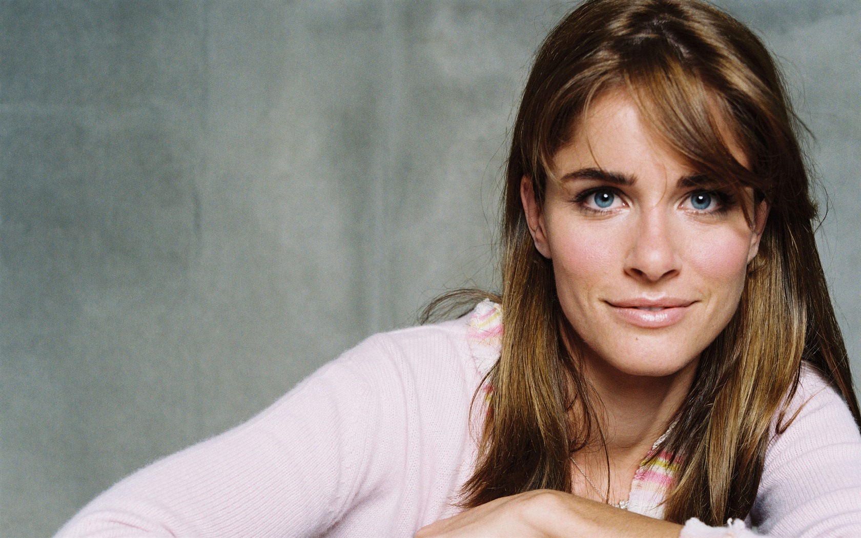 Amanda Peet schöne Hintergrundbilder #9 - 1680x1050