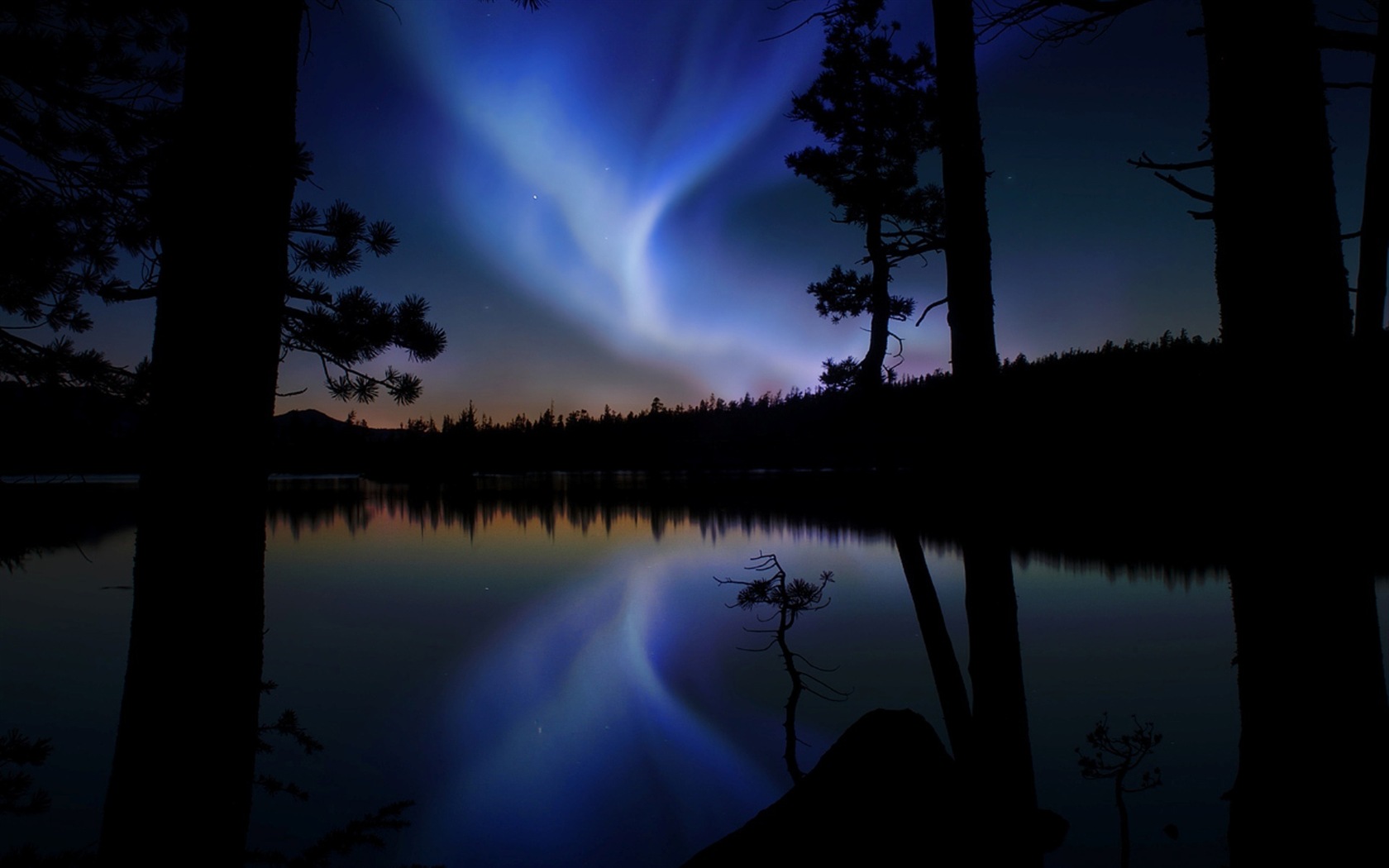 Natural wonders of the Northern Lights HD Wallpaper (1) #11 - 1680x1050
