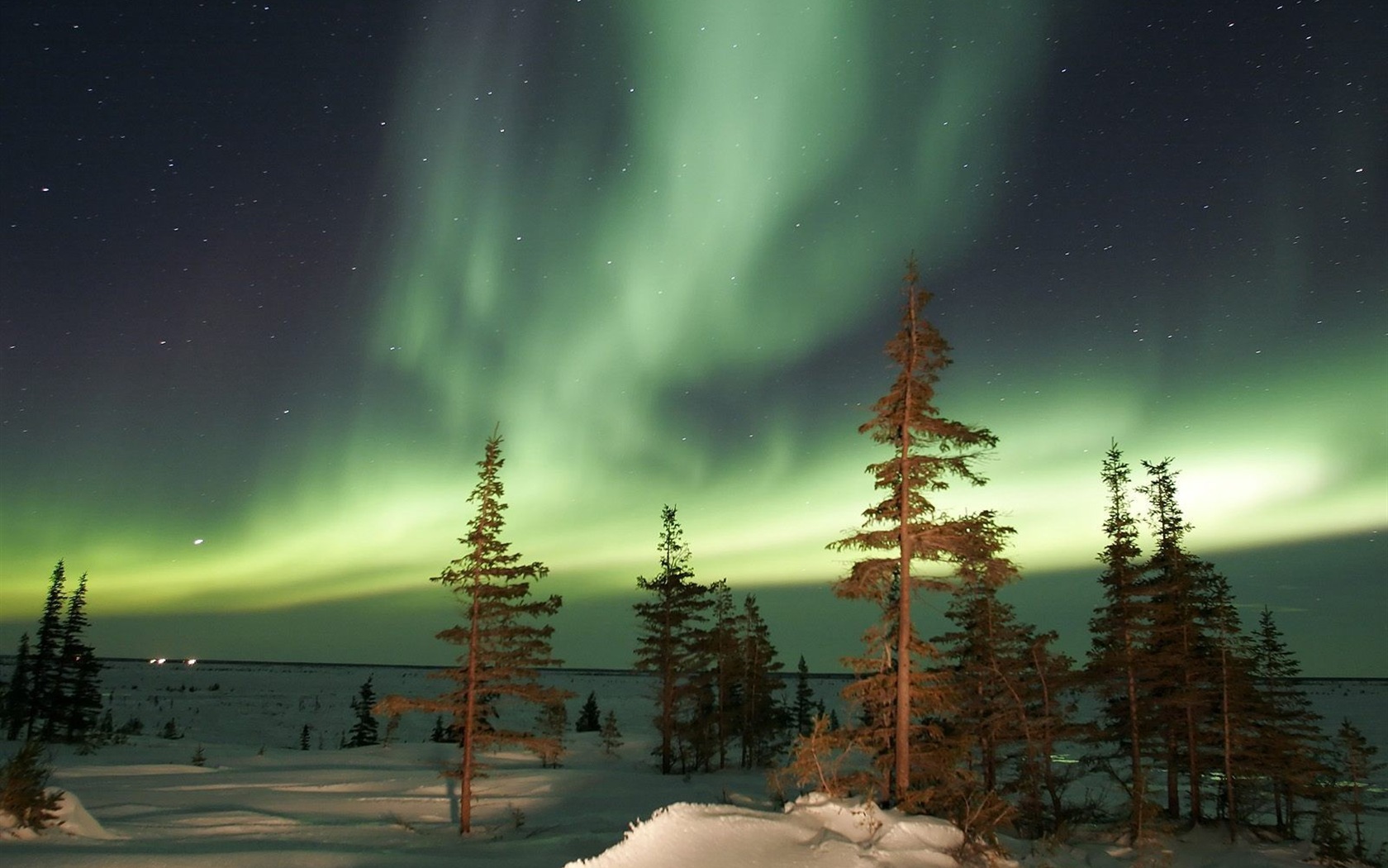 Natural wonders of the Northern Lights HD Wallpaper (2) #3 - 1680x1050