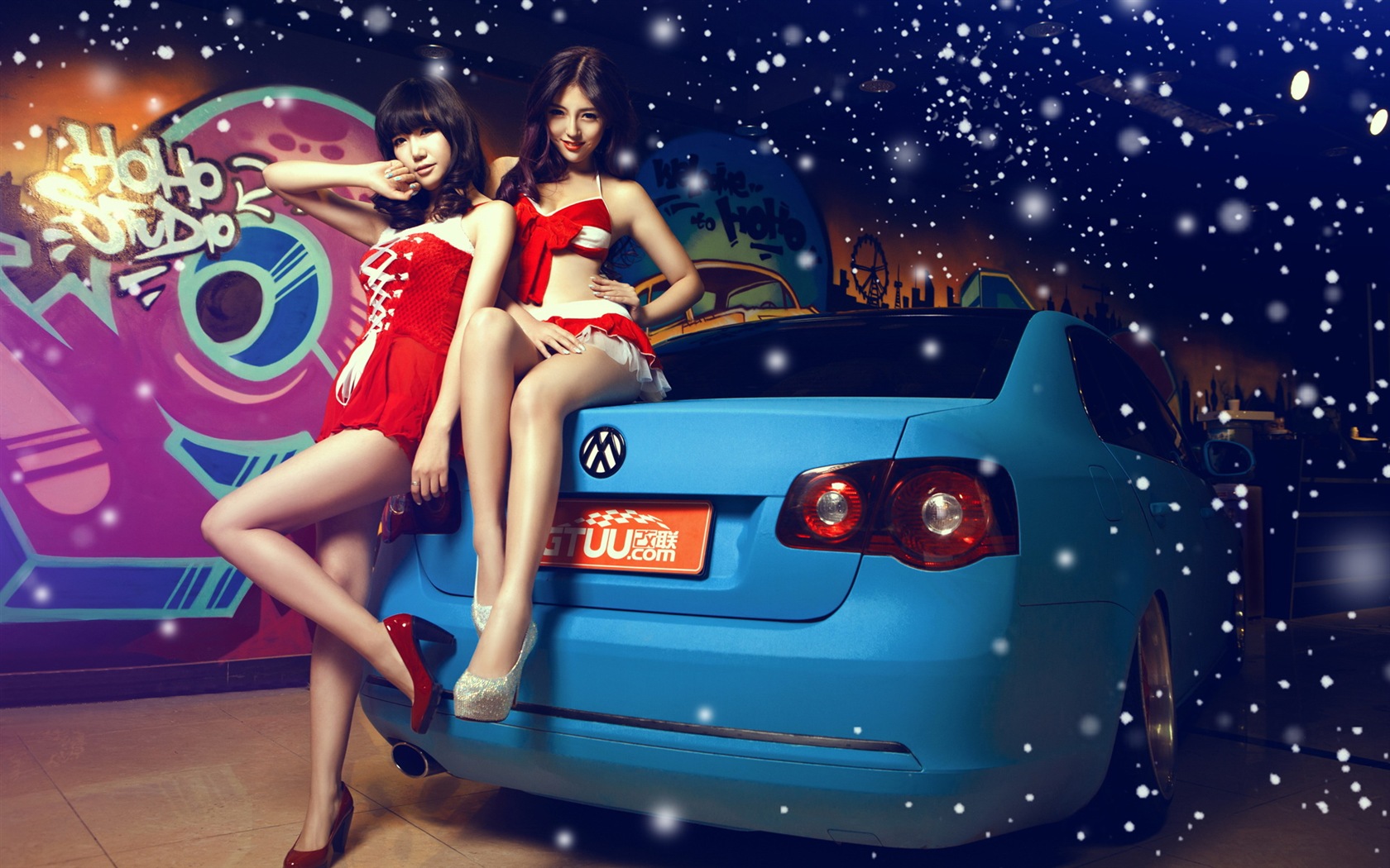 신년 축제 빨간 드레스 아름다운 자동차 모델의 HD 배경 화면 #6 - 1680x1050