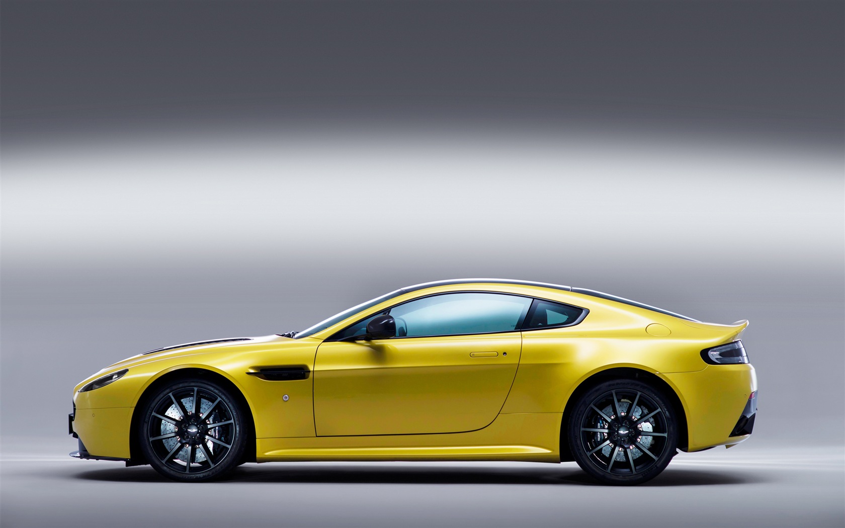 2013 Aston Martin V12 Vantage S HD tapety na plochu #11 - 1680x1050